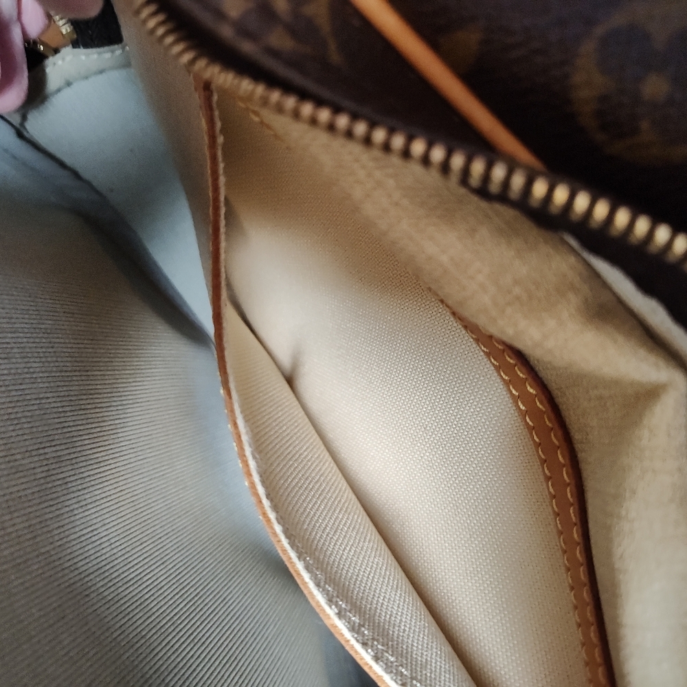 Louis Vuitton Brown Monogram Shoulder Bag - Picture 15 of 16